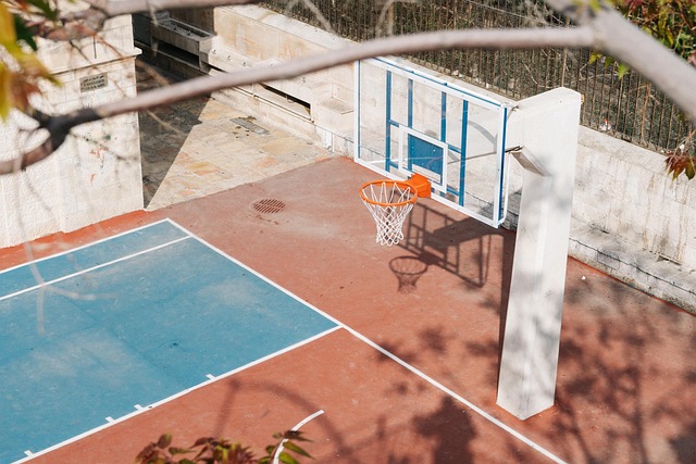 Outdoor basketball court representing Bradley Beal's return to the LA Clippers